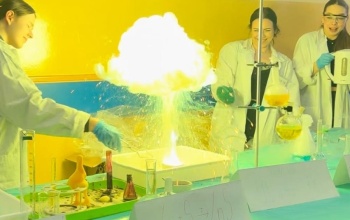 Powiększ obraz: Dzień chemii